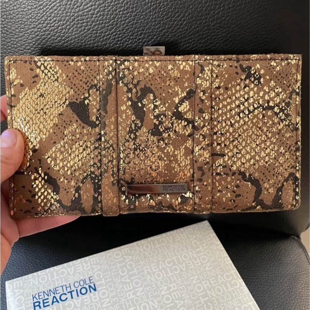 🤎Kenneth Cole Reaction Metallic Gold and Brown Wallet/ Clutch. Comes w/ box. - Picture 8 of 9